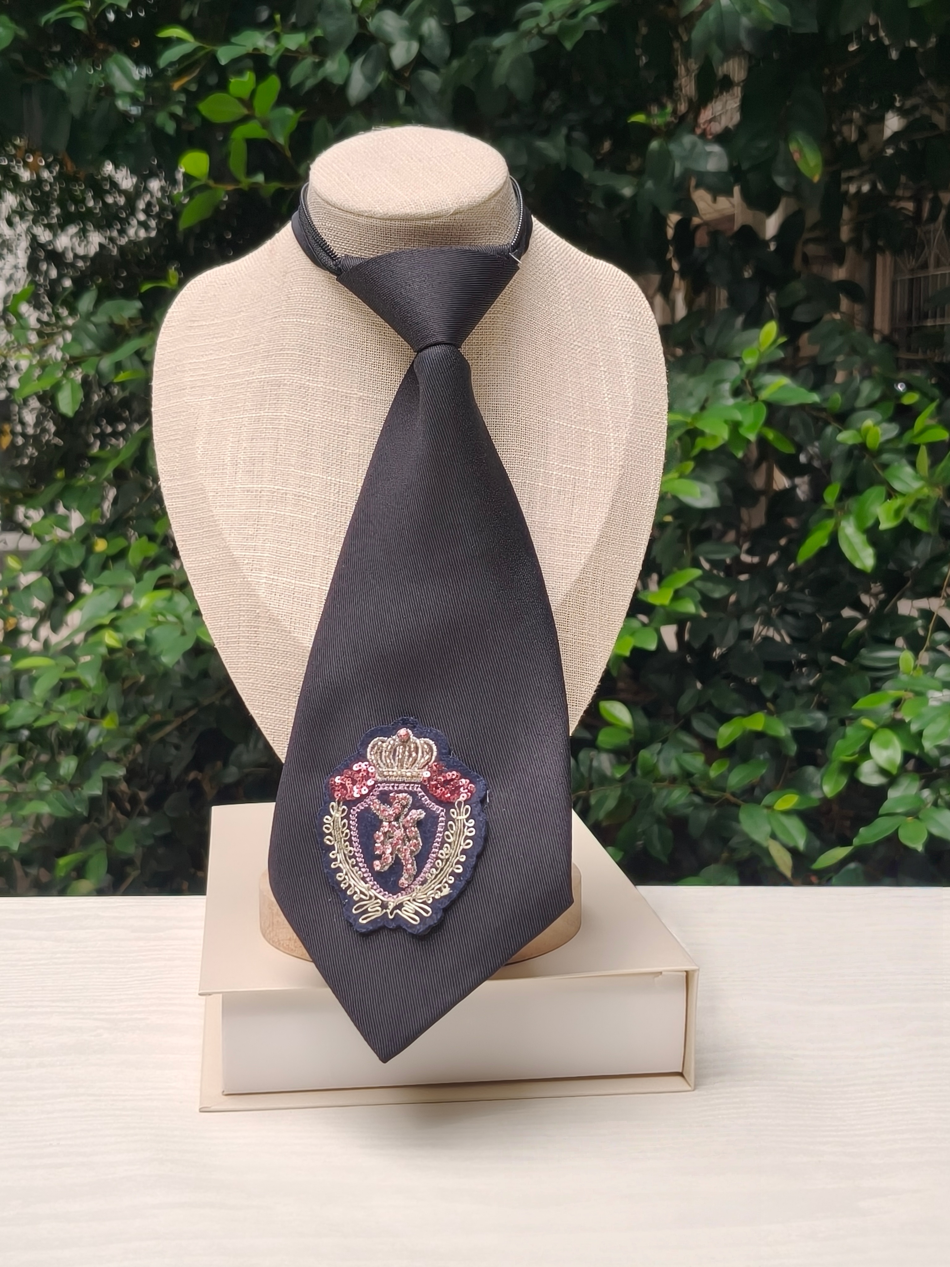 High-End Crown Badge Black Tie - High End Women'S Formal Wear recension och pris